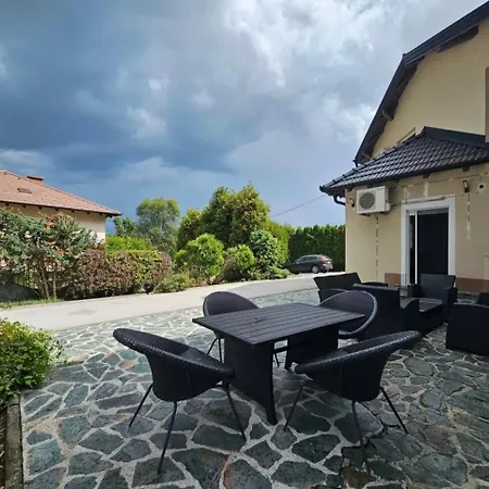 Vrelo Bosne - Ilidza, Free Parking * Vruci