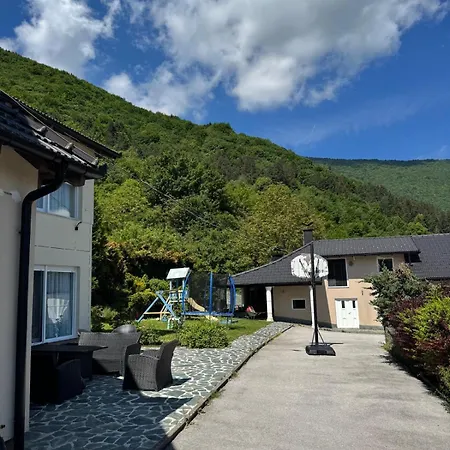 Vrelo Bosne - Ilidza, Free Parking *
